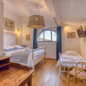  Hotel Restaurant Les Remparts Francia