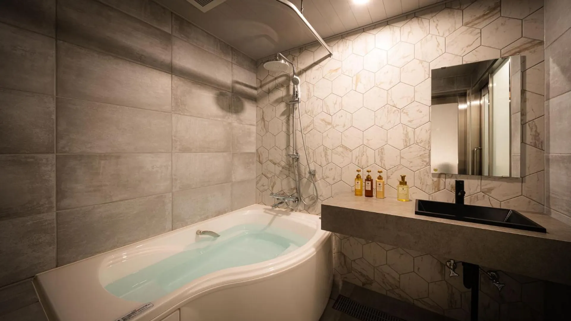 אוסקה R Hotel Namba South